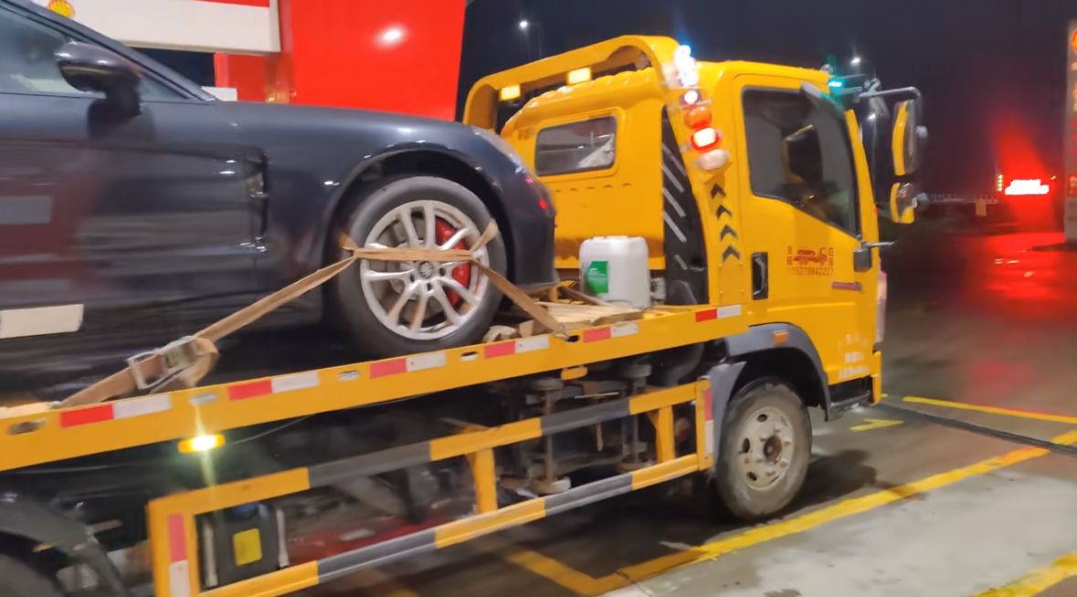 河东行车途中遇到突发状况该如何呼叫道路救援？